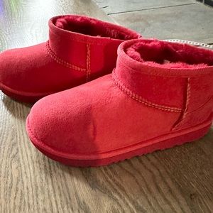 NEW Uggs Classic Mini